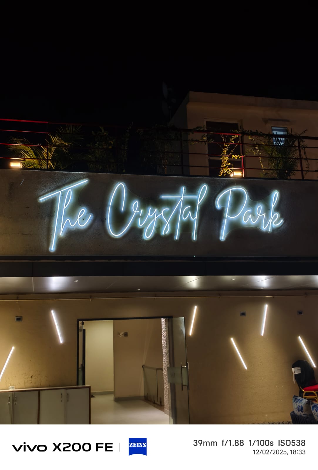 Night Ambiance & Neon Sign